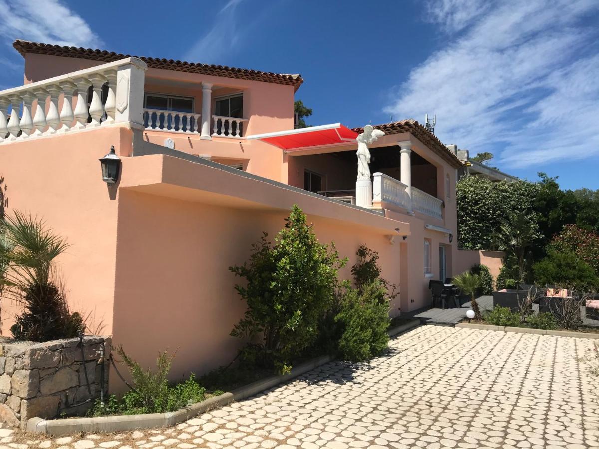 Goonie Lodge Ле Исамбр Екстериор снимка